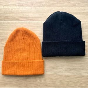 2 BEANIES